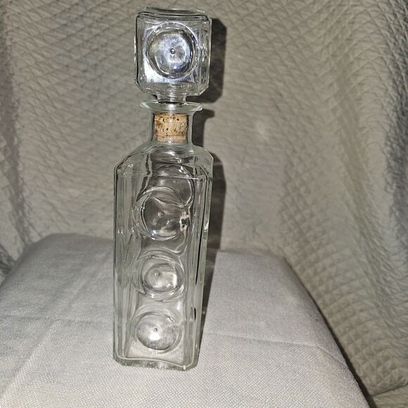 Vintage Glass Whiskey Decantur Art Deco Style Circular Pattern W/ Square Stopper - Picture 2 of 10